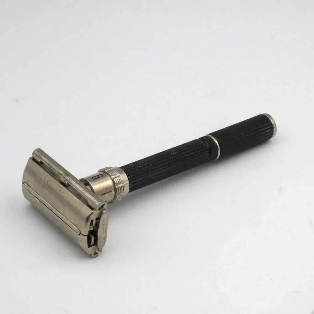 Vintage 1970 Gillette P2 Black Beauty Super Adjustable 109 Safety Razor TTO
